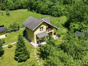 Vikendica sa prostranim zemljištem/Boračko jezero/BEZ ULAGANJA