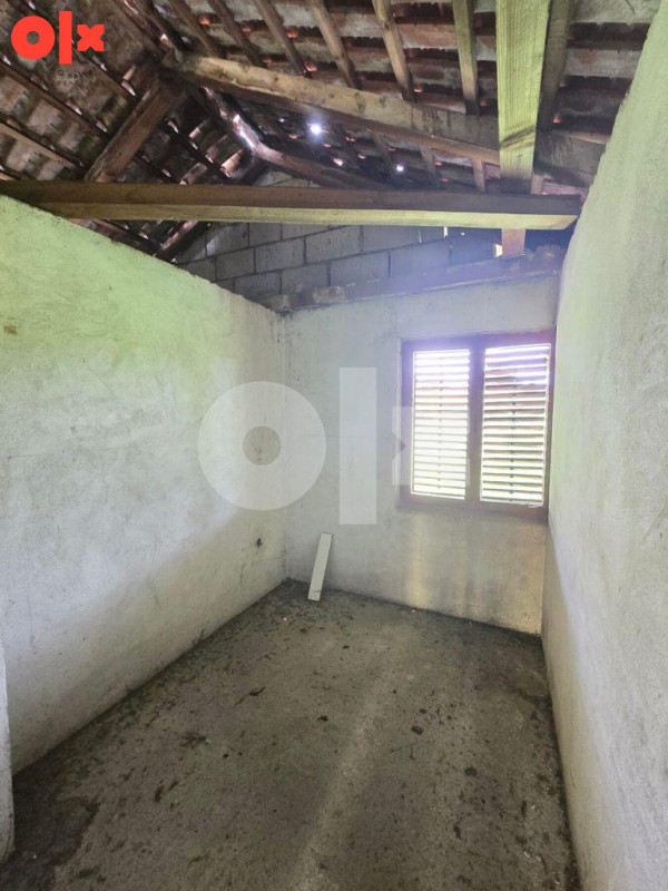 Drakulić, kuća od 270m2 na placu od 780m2 9