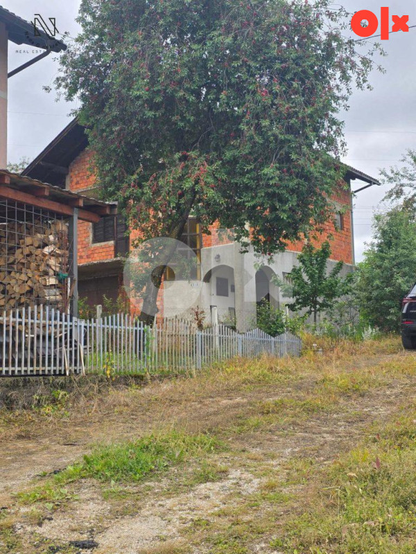 Drakulić, kuća od 270m2 na placu od 780m2 2
