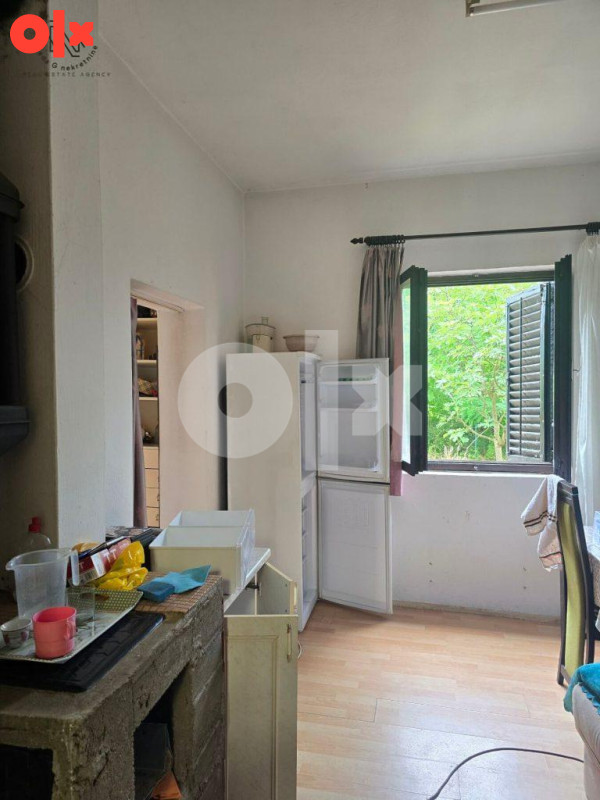 Drakulić, kuća od 270m2 na placu od 780m2 10