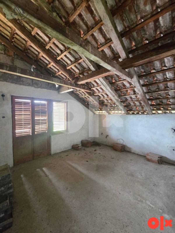 Drakulić, kuća od 270m2 na placu od 780m2 11