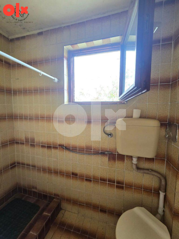 Drakulić, kuća od 270m2 na placu od 780m2 12