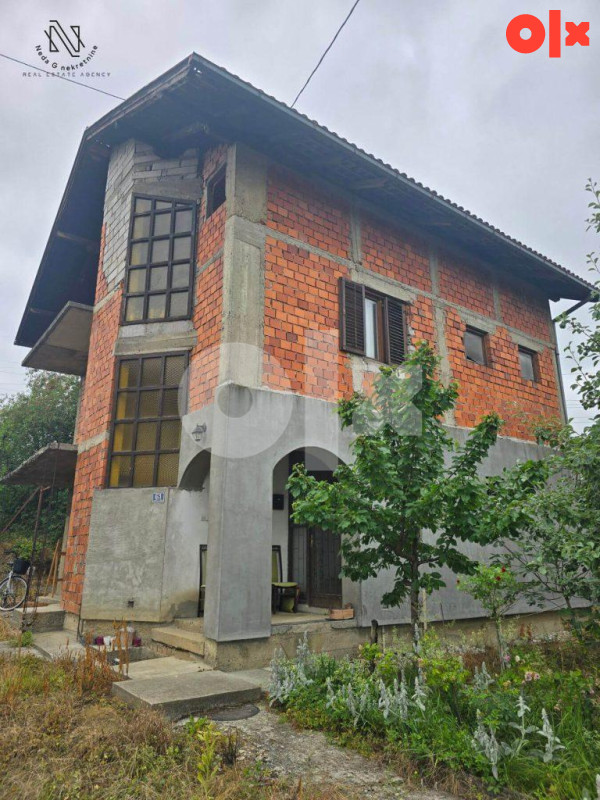 Drakulić, kuća od 270m2 na placu od 780m2