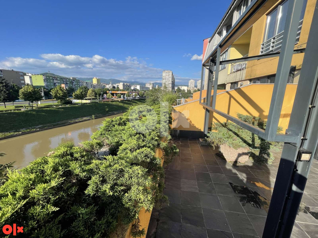 Poslovni kancelarijski prostor 126m2 +30m2 balkon 10