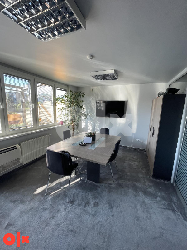 Poslovni kancelarijski prostor 126m2 +30m2 balkon 21