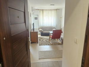 Stan 32 kvadrata,s spavaćom sob. 500km +režije na Laušu kod mupa