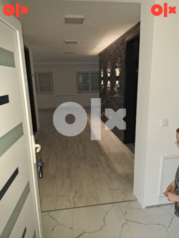 Kuca 112m2 i pomocni objekat hala 300m2 modrica stan 2