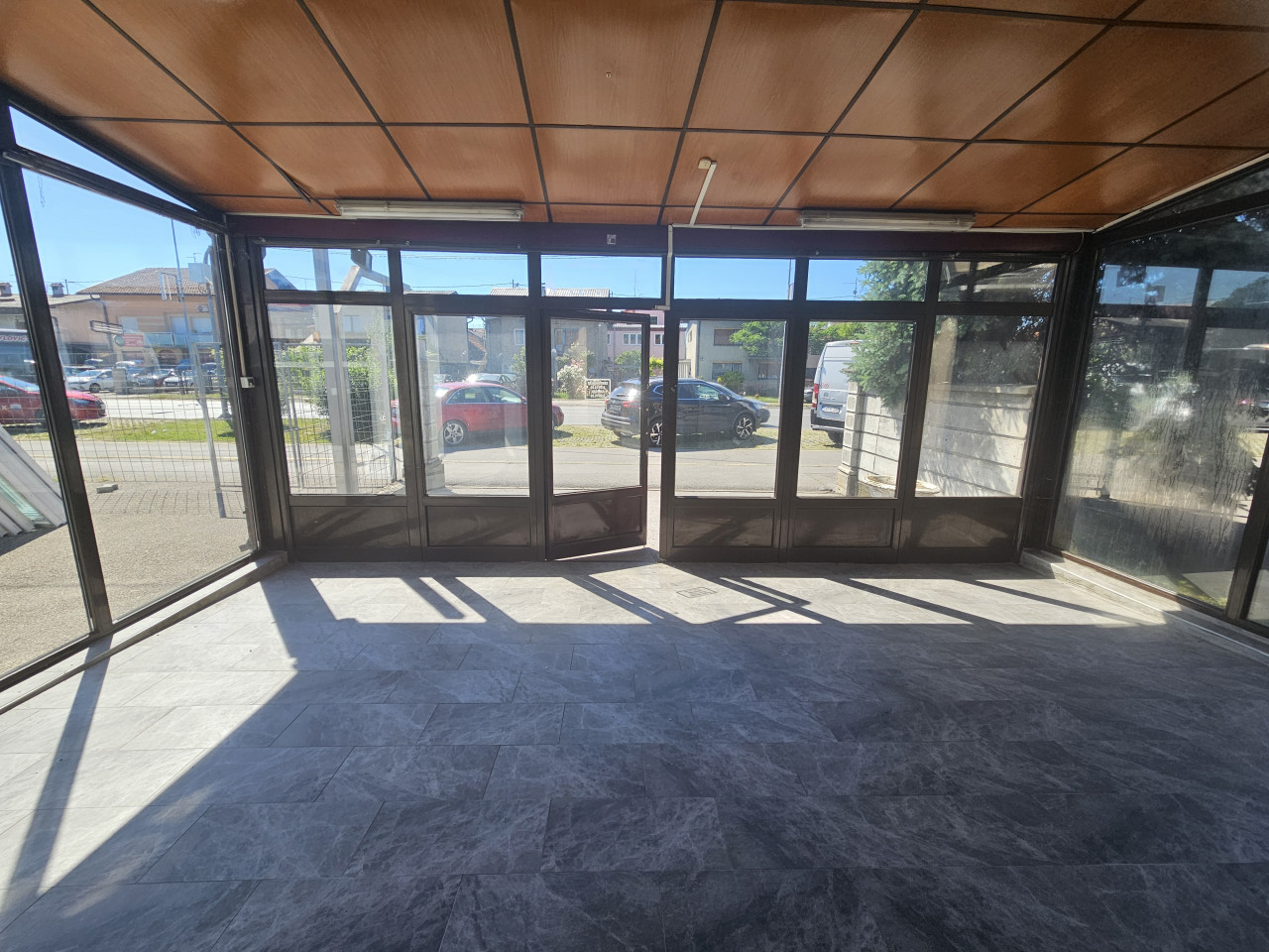 Poslovni prostor 85m2/ Budžak/Lazarevo