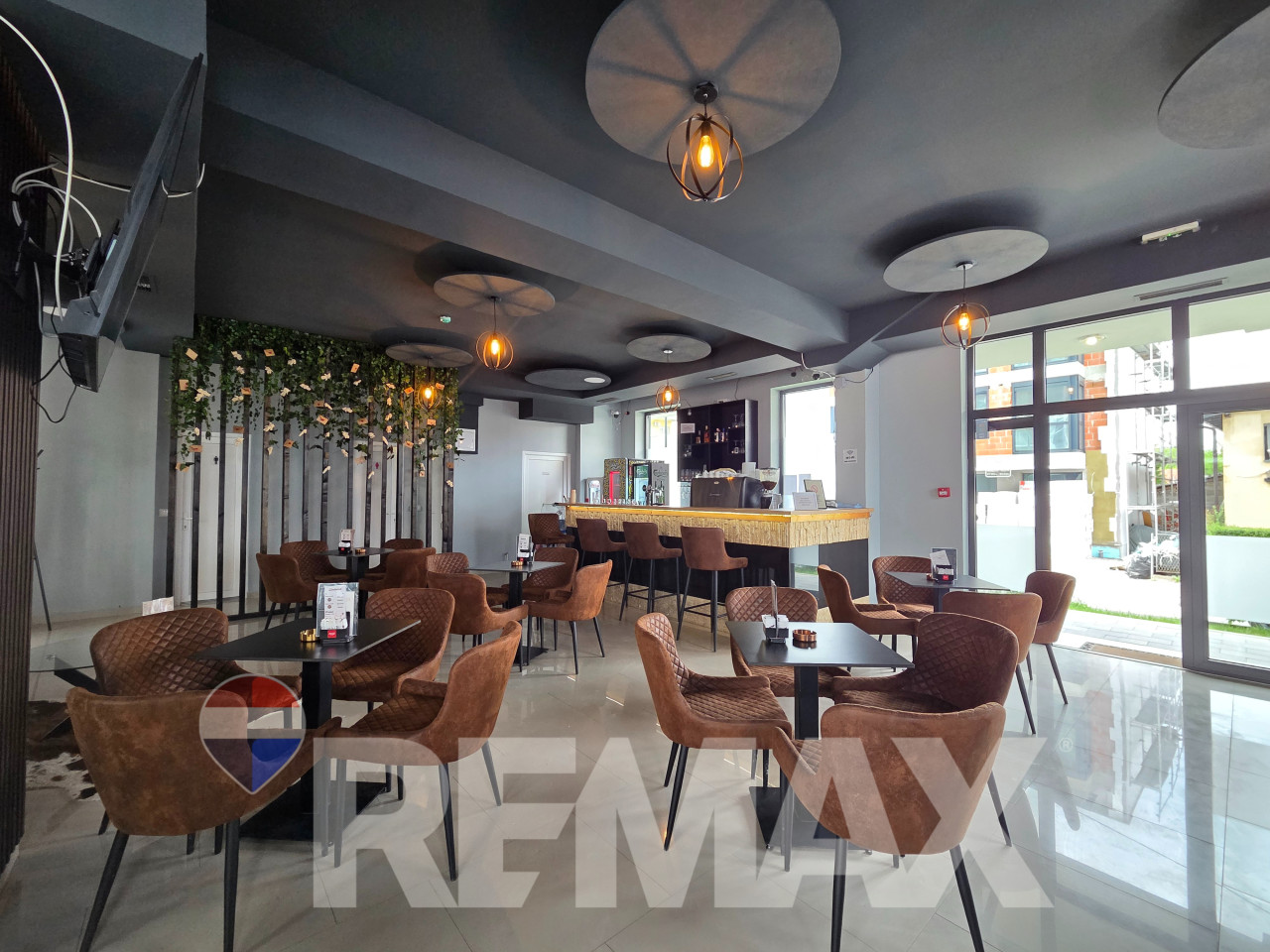 Prostor 107m2, bašta 40m2, 1 parking mjesto, novogradnja, zakupac 3