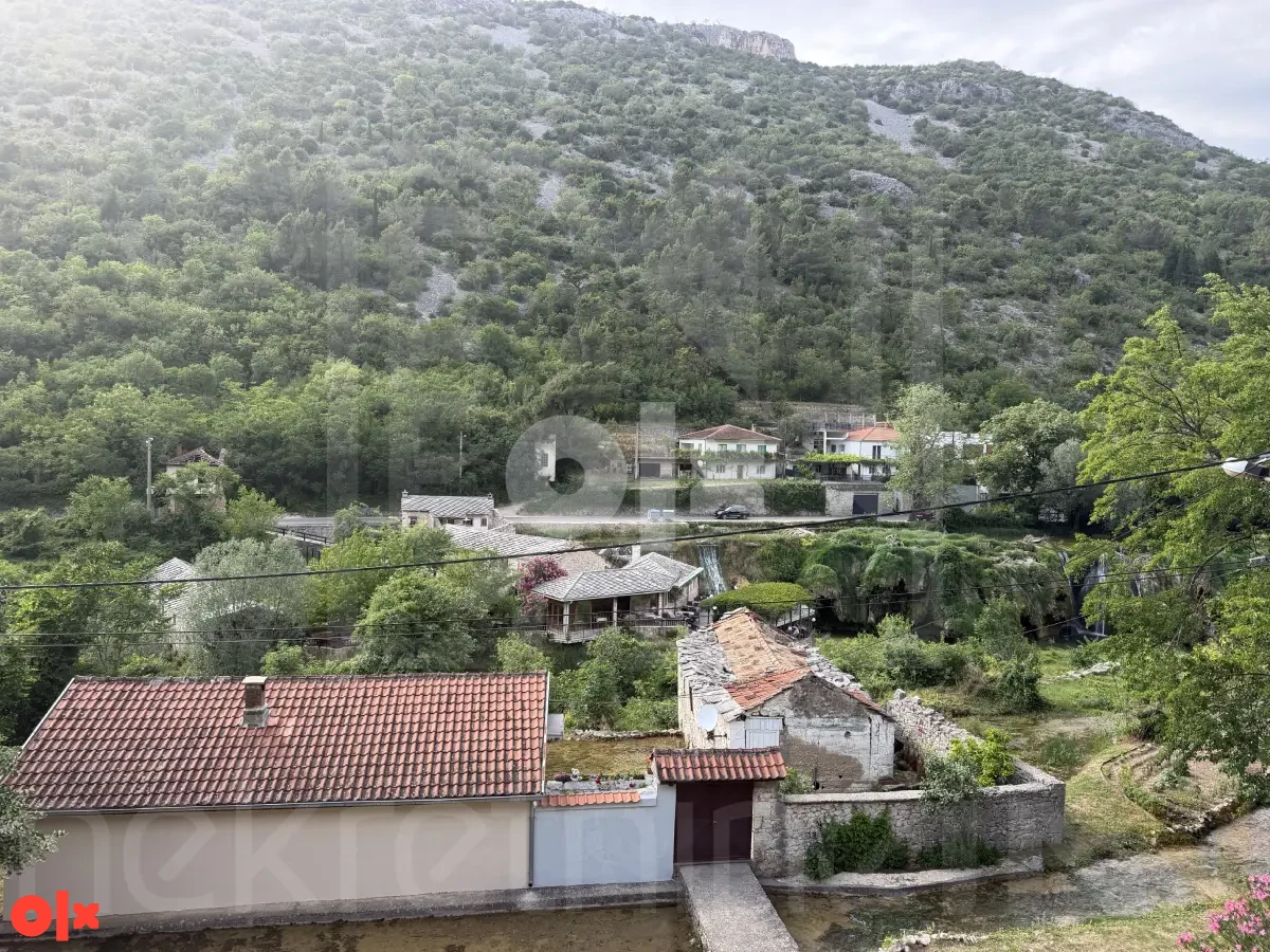 Prodaje se potpuno renovirana kuća u Stocu, useljiva 3