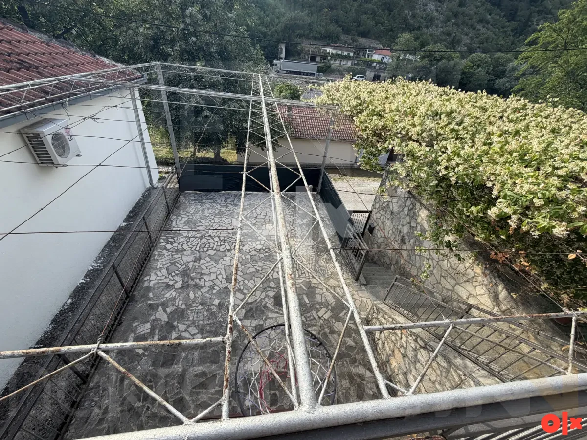 Prodaje se potpuno renovirana kuća u Stocu, useljiva 15