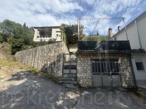Prodaje se potpuno renovirana kuća u Stocu, useljiva
