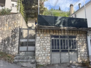 Prodaje se potpuno renovirana kuća u Stocu, useljiva photo 2