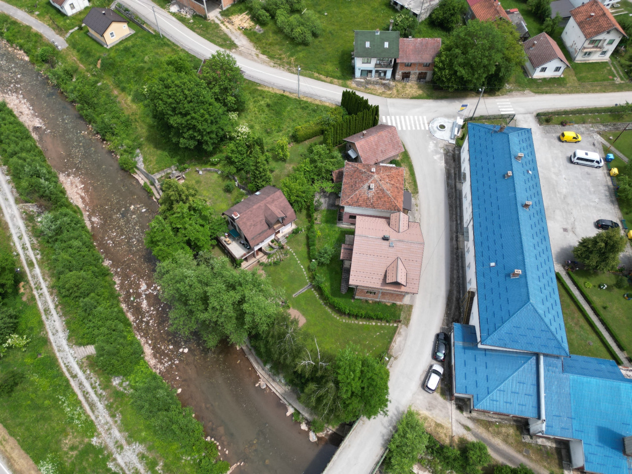 NN Nekretnine : Kuća sa dvorištem - Prača 3