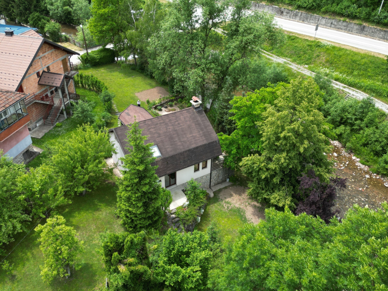 NN Nekretnine : Kuća sa dvorištem - Prača 6