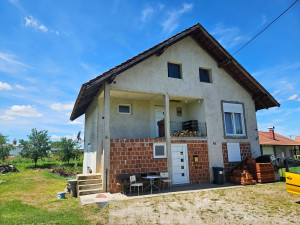 Legalizovana kuća na 3140m2 placa, Laktaši, 600m od autoputa