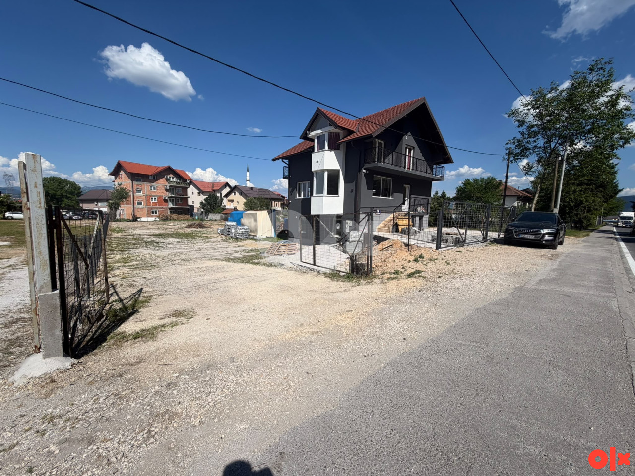 Poslovni prostor Ilidža 80 m2 + 1200 m2 dvorišta
