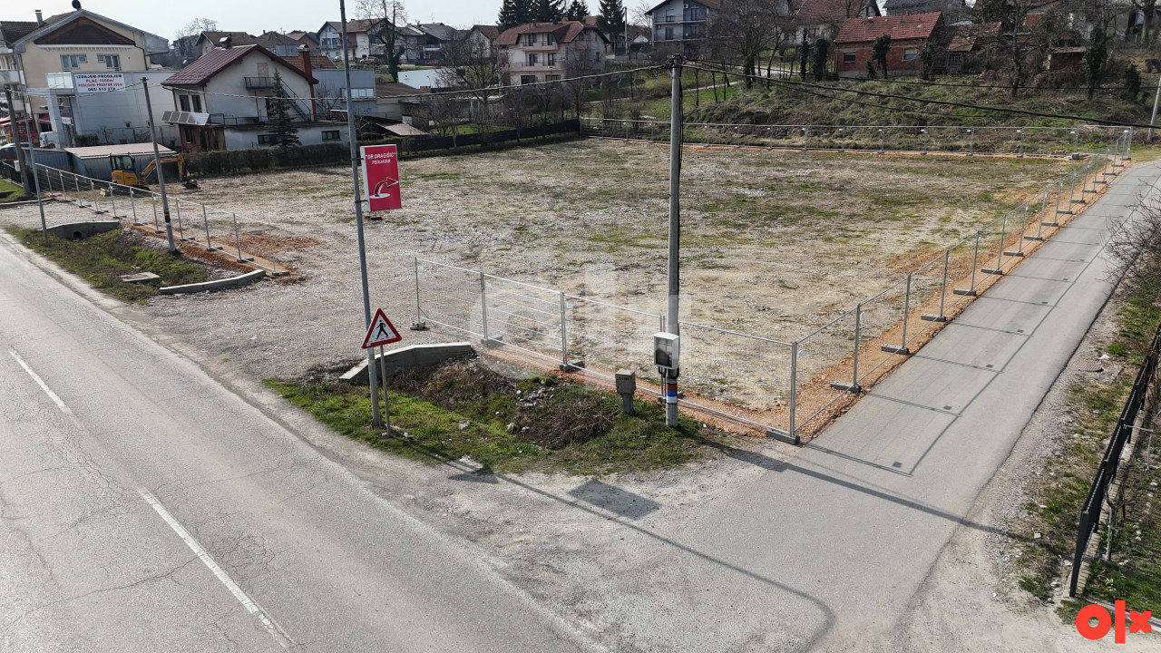 Izdajem plac parking kamiona autobusa auto plac stovariste