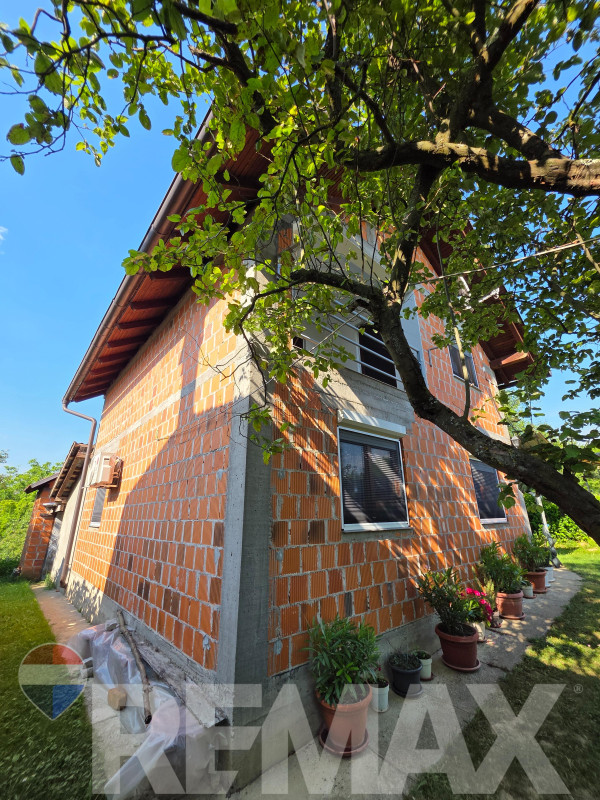 PRODAJA PORODIČNOG IMANJA -Prijakovci 3
