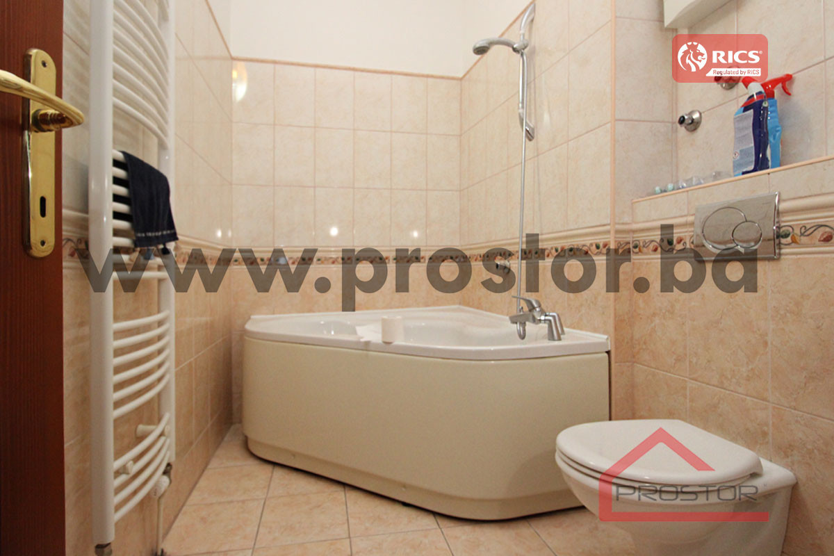PROSTOR izdaje: Trosoban stan, 107m2, Mejtaš 9