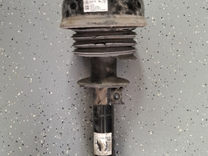 Prednji desni Zracni jastuk amortizer mercedes cls w218 2010-