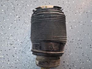 Zadnji lijevi jastuk mercedes cls w218 2010-