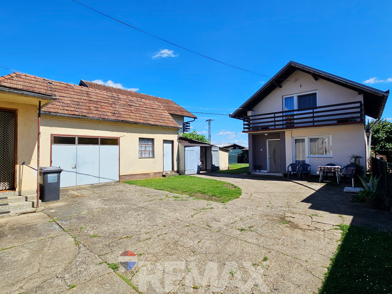 Dvije kuće na placu 912m2 - Nova Topola, Gradiška