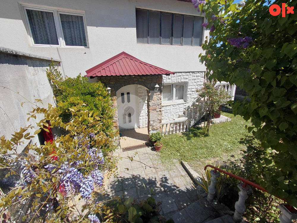 Kuća sa okucnicom i pom. objektima 700m2 2