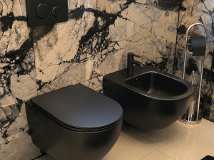 WC ŠOLJA PERLA MAT CRNA SA WC DASKOM 601609