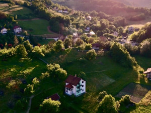 Kuća sa 5588 m2 zemljista, Grivići, Hadžići