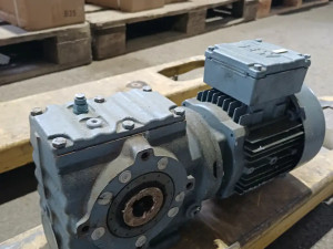 ELEKTRO MOTOR SA REDUKTOROM 0.37kW 20obrt.