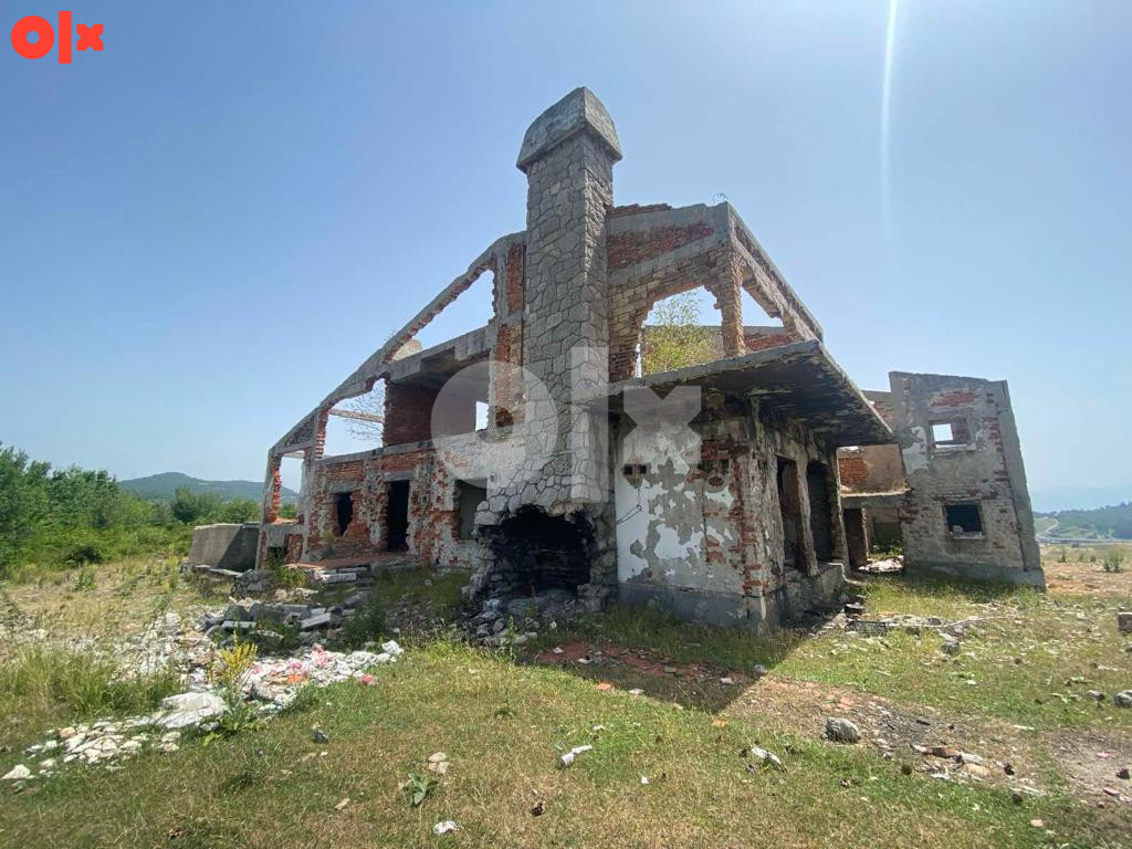 Zemljište sa devastiranim objektom Rakovica na prodaju 2