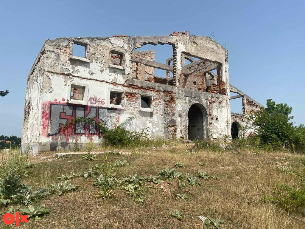 Zemljište sa devastiranim objektom Rakovica na prodaju 3
