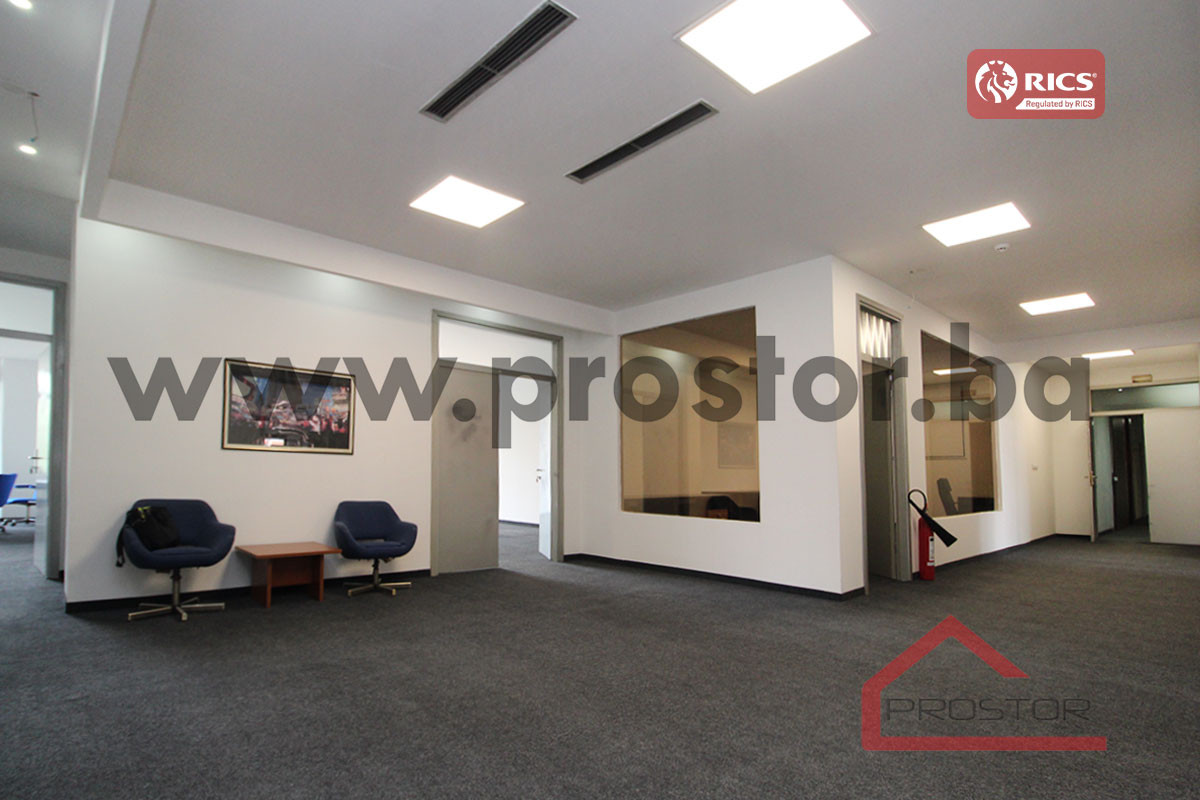 PROSTOR izdaje: Poslovni prostor 472m2, Centar