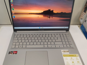 ASUS VivoBook 15 Ryzen 7 5825U / 16GB RAM / 512GB SSD / FHD IPS