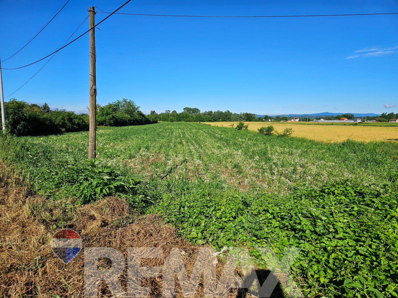 Zemljište 8098m2 uz kanal - Petoševci, 3km od autoputa