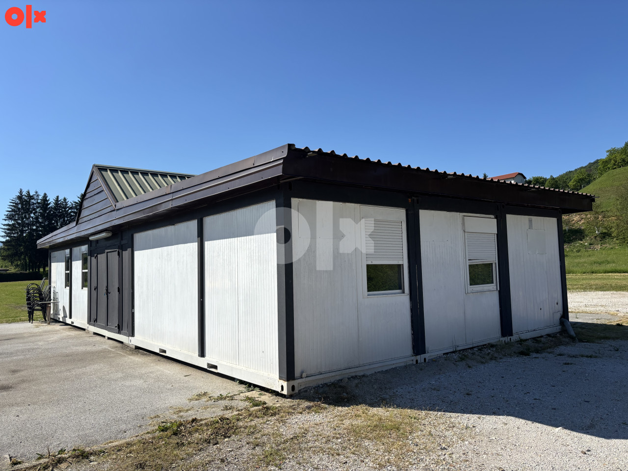Montažni poslovni objekat 120 m Kompletno opremljen 2
