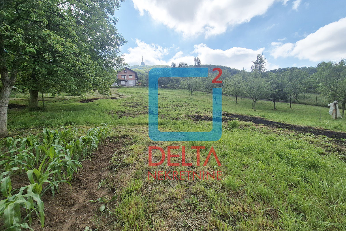 Zemljište / Parcela / 2.304m2 / Kobilja Glava / Hum 6