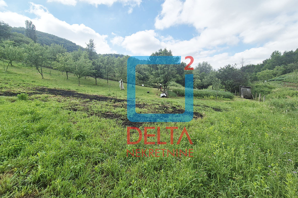 Zemljište / Parcela / 2.304m2 / Kobilja Glava / Hum 8