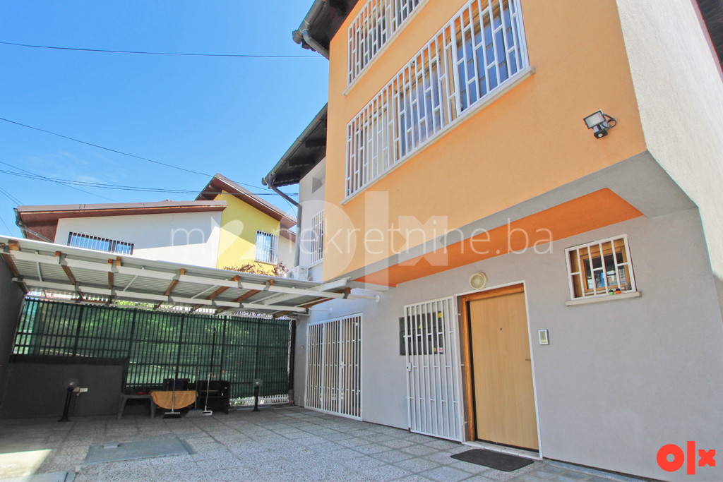 m2: Kuća 300m2 sa baštom / Centar