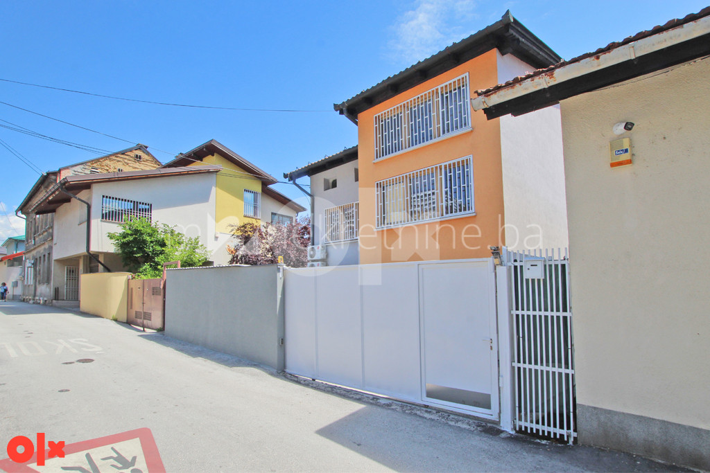 m2: Kuća 300m2 sa baštom / Centar 15