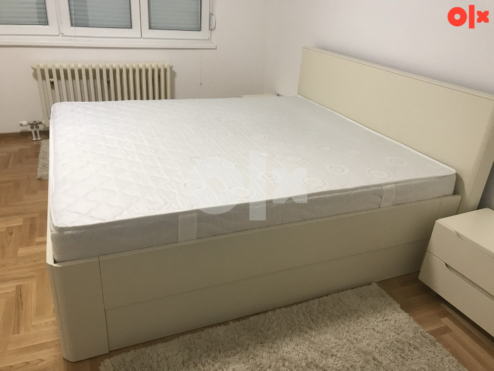 Stan 80 m² (strogi centar) - Mehr