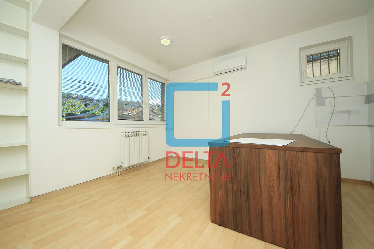 Poslovni prostor / 180m2 / 3 parkinga / Švrakino selo / Novi Grad 9