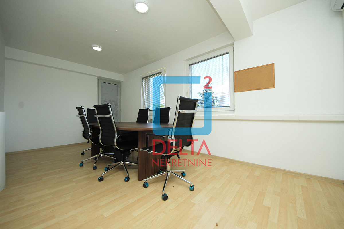 Poslovni prostor / 180m2 / 3 parkinga / Švrakino selo / Novi Grad 6