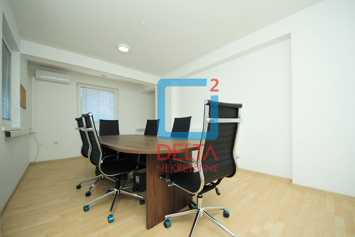 Poslovni prostor / 180m2 / 3 parkinga / Švrakino selo / Novi Grad 7