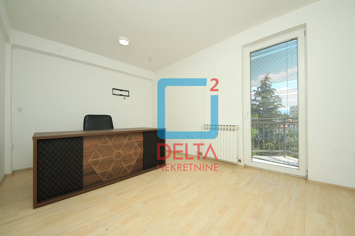 Poslovni prostor / 180m2 / 3 parkinga / Švrakino selo / Novi Grad 11