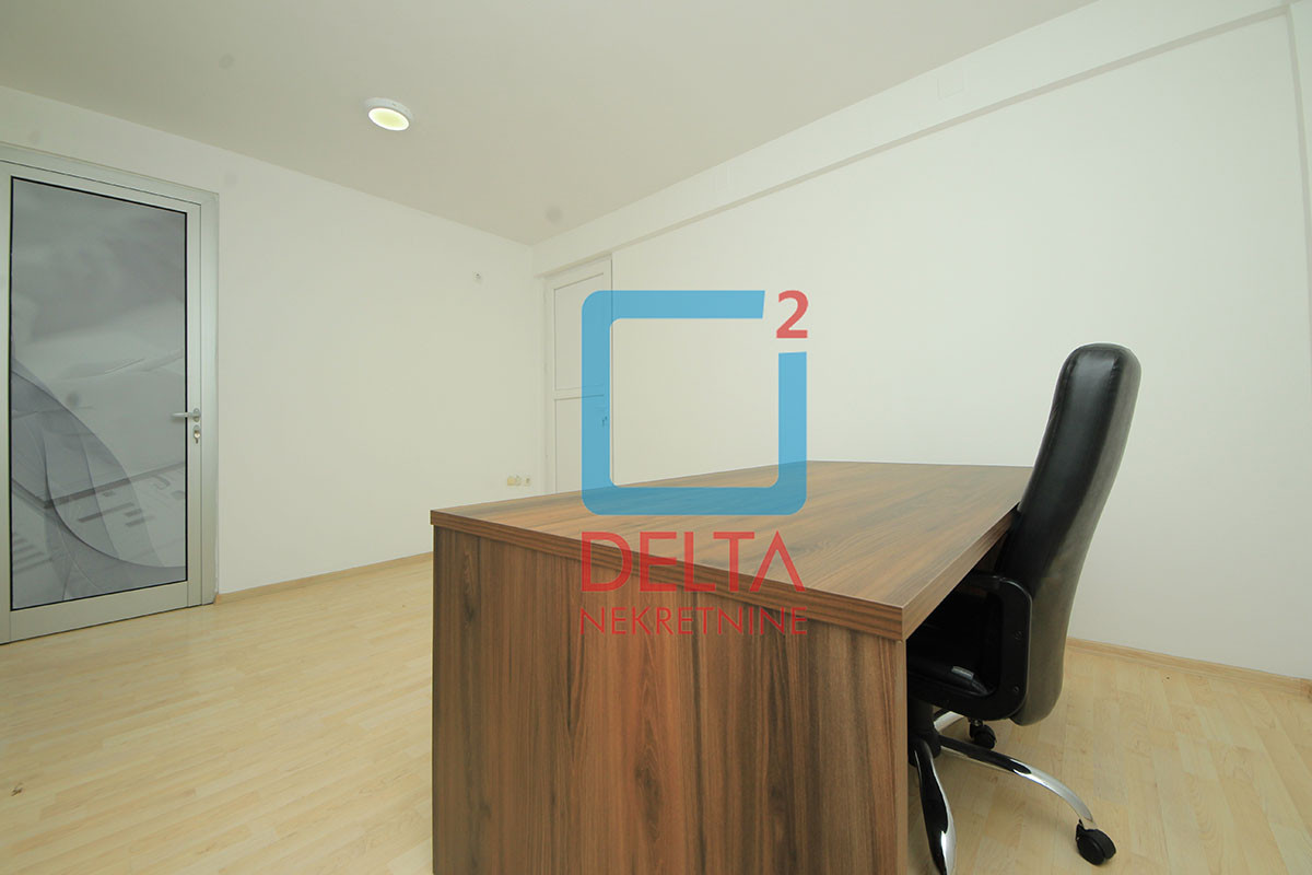 Poslovni prostor / 180m2 / 3 parkinga / Švrakino selo / Novi Grad 12