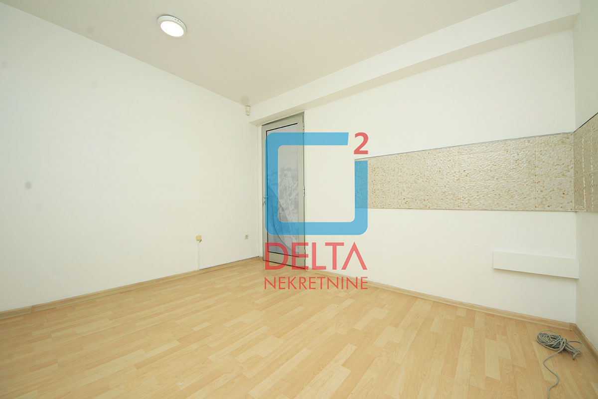 Poslovni prostor / 180m2 / 3 parkinga / Švrakino selo / Novi Grad 15