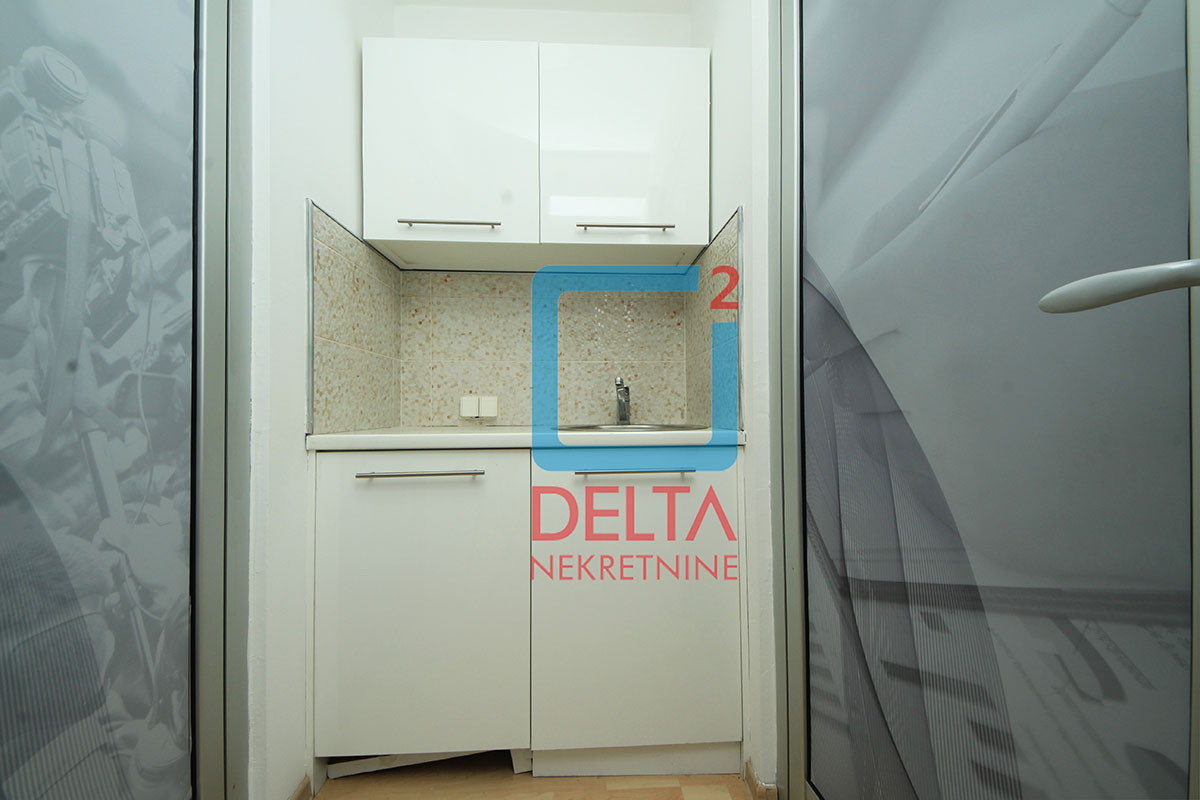 Poslovni prostor / 180m2 / 3 parkinga / Švrakino selo / Novi Grad 16