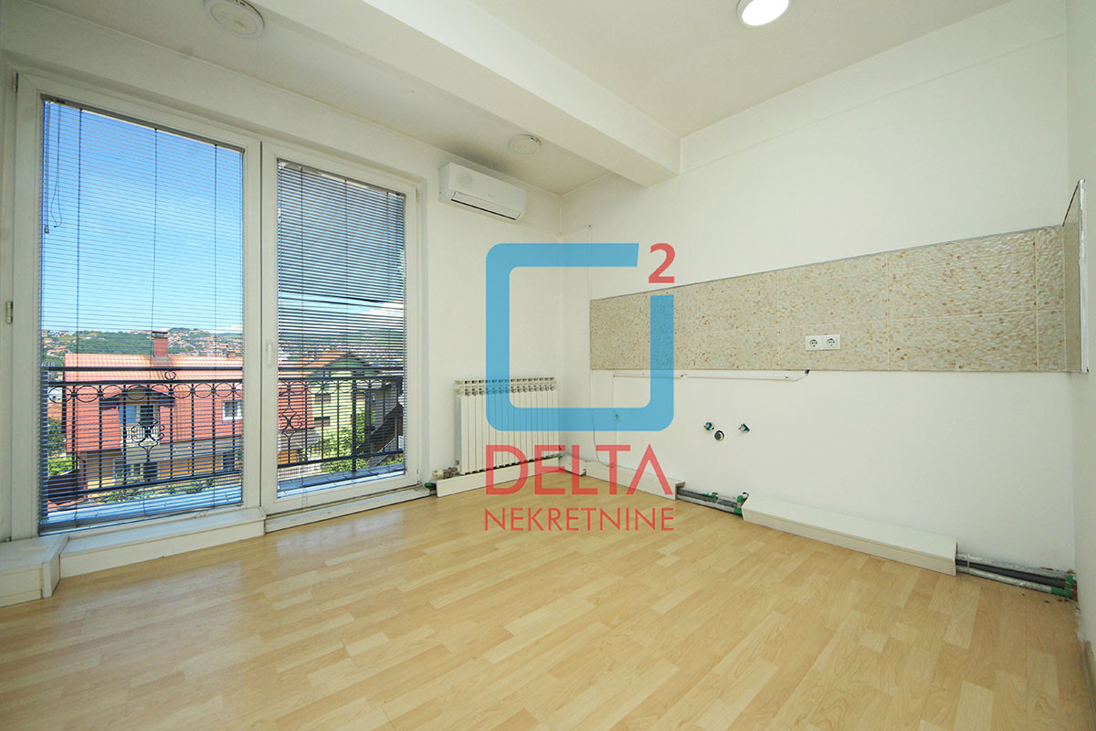 Poslovni prostor / 180m2 / 3 parkinga / Švrakino selo / Novi Grad 17